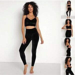 Beyond Yoga Black Velvet Motion High‎ Waisted Midi Leggings Size S